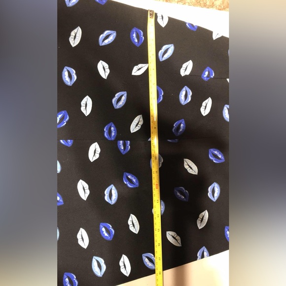 Size Small | Zara | Lip Print Mini Skirt - Picture 5 of 16